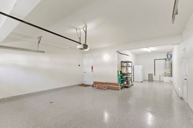 Building Photo - Remodeled 5 Bedroom Home in HOA