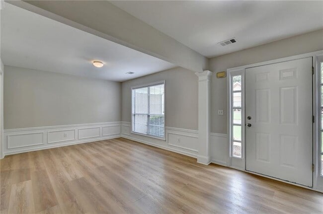 Building Photo - 340 Waddington Trail