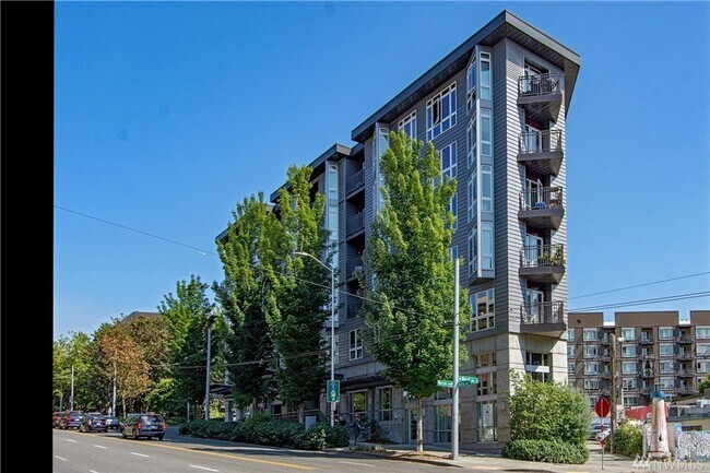 Building Photo - Spacious 1bd/1.5ba Condo in Belltown!