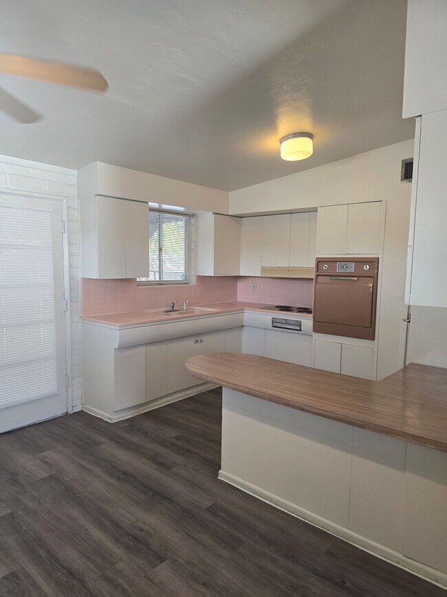 Building Photo - 3501 E 3rd St