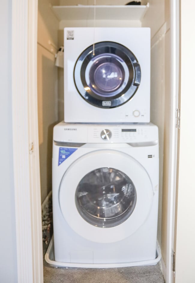 Building Photo - 9016 Lamon Ave