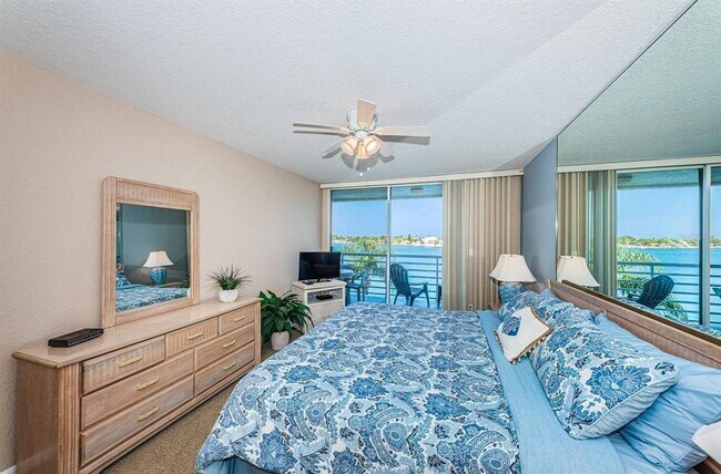 Building Photo - 6093 Bahia Del Mar Cir
