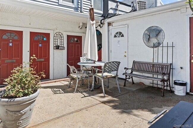 Building Photo - 51 Spring St