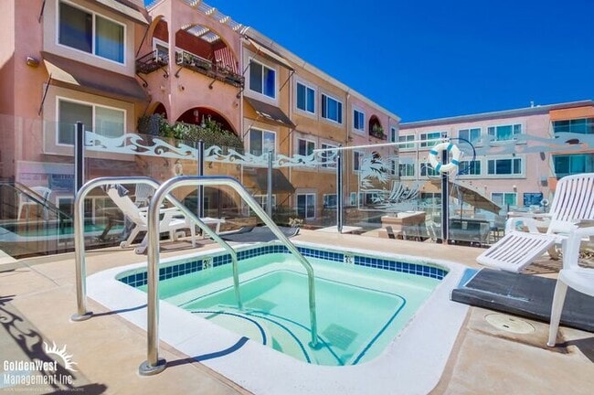 Building Photo - Charming 1Bdm 1Ba Coastal Condo in Pacific Beach!