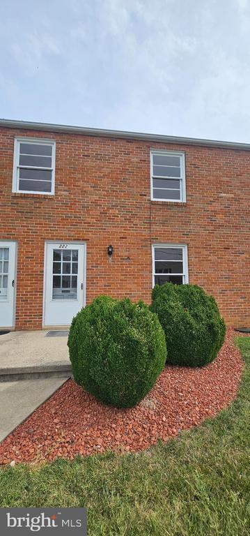 Building Photo - 222 E Whitlock Ave