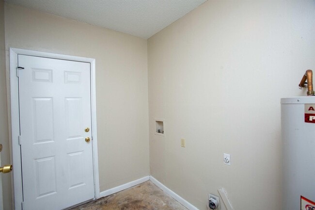 Building Photo - 29 Meadowbrook Dr
