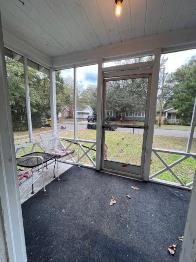 Building Photo - Home For Rent