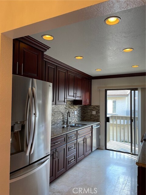 Building Photo - 13 Sunstream