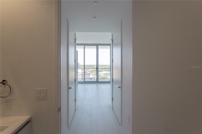 Building Photo - 400 Central Ave