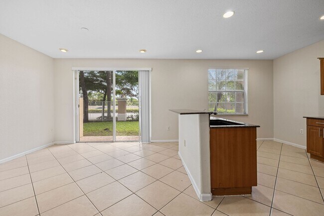 Building Photo - 8401 SW 25th Ct