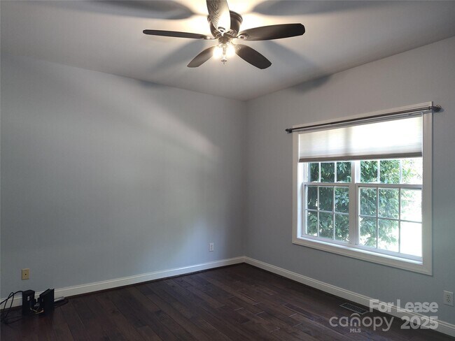 Building Photo - 9009 Hammersley Dr