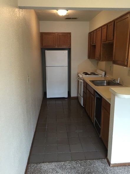 Kitchen - 1932 E Lindsey St