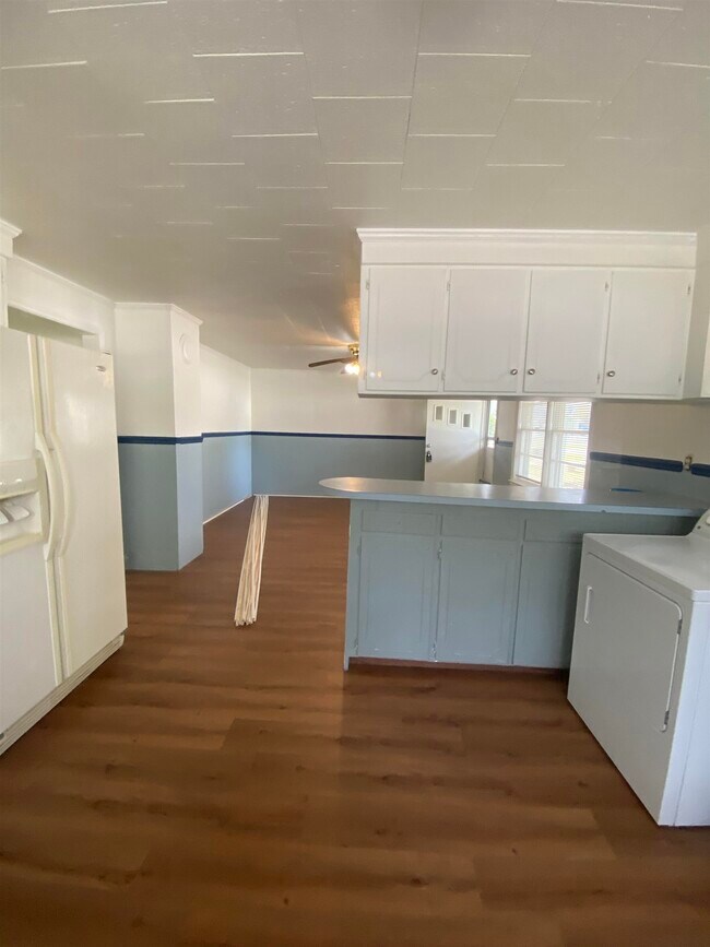 Building Photo - 2811 Sand Dunes Dr