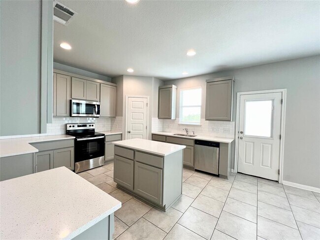 Building Photo - 227 Kellys Heroes Wy