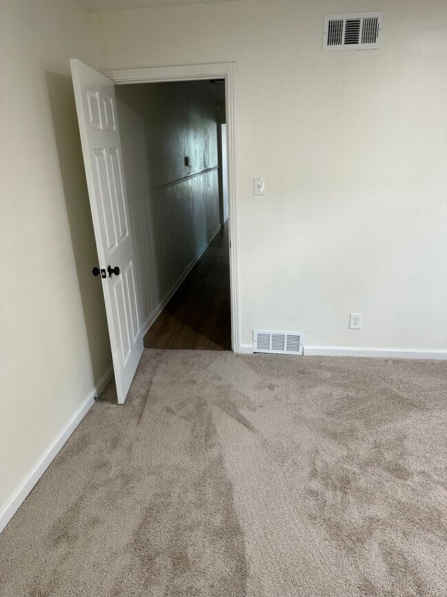 Building Photo - Charming 2BR Duplex in Memphis