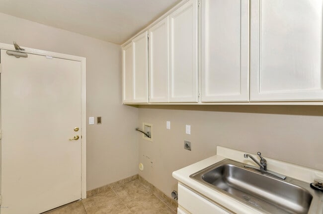 Building Photo - 8818 North 47th Pl