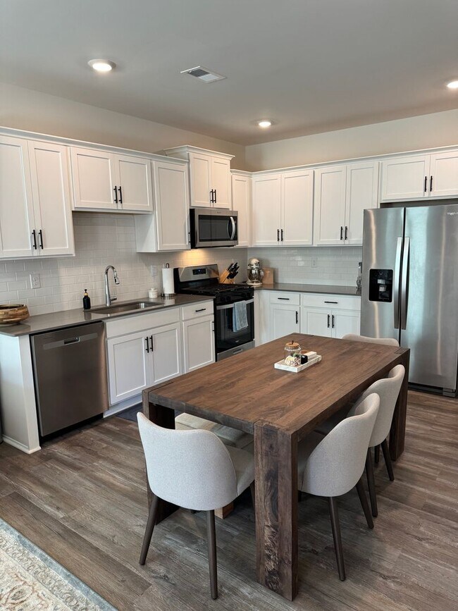 Building Photo - New Construction 3 bed 2 Bath Home in the Hamptons at Hickory! Prime Location!