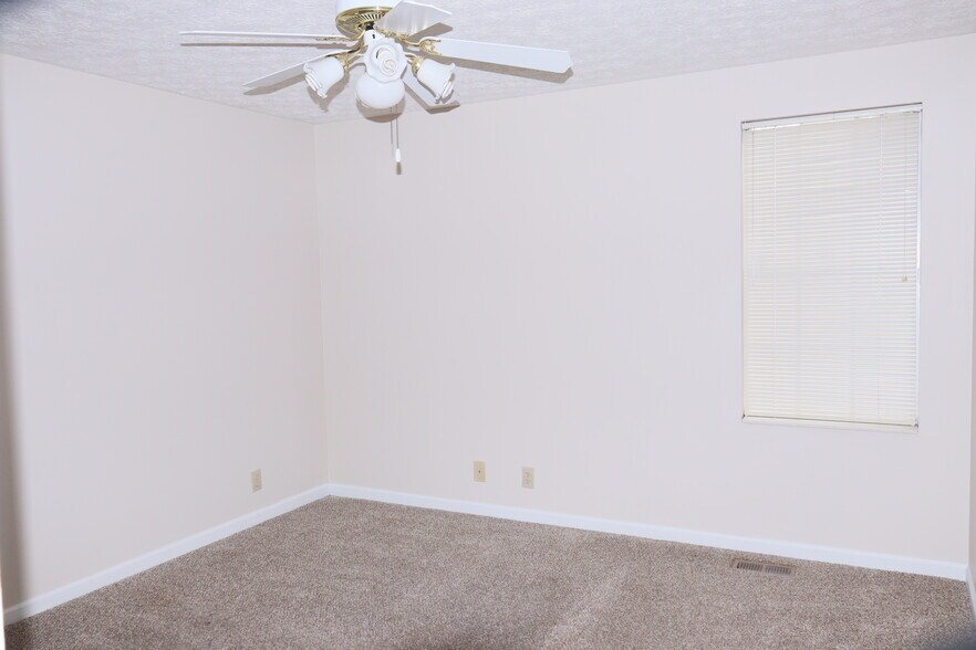 2nd BR2 - 3924 Calumet Dr