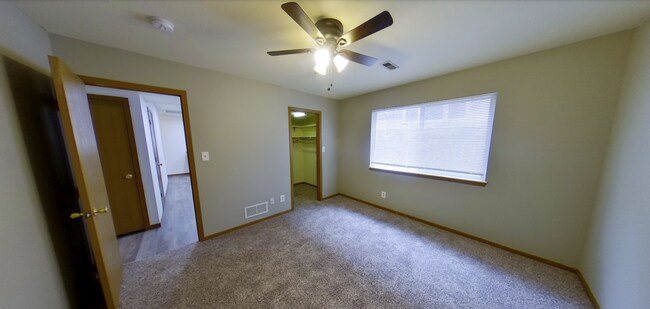 Building Photo - 3D Tour Available - Washer & Dryer In Unit...