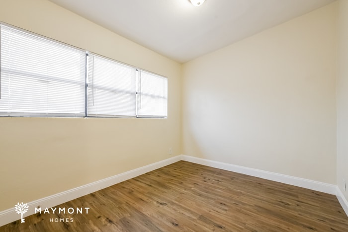 Building Photo - 123 Laurel Dr