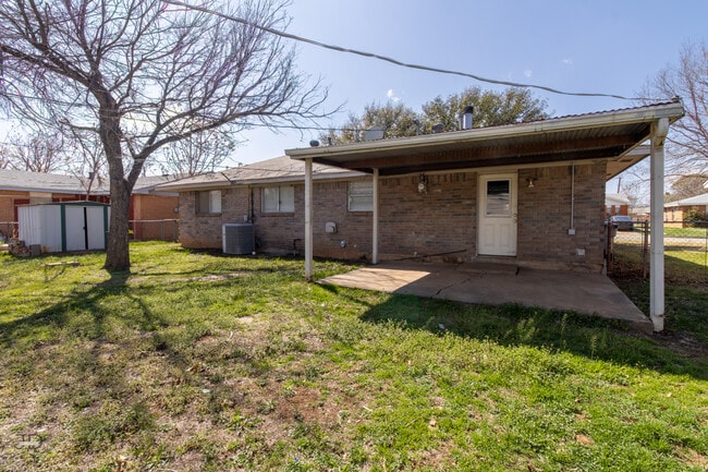 Building Photo - 2913 S Bandera Dr