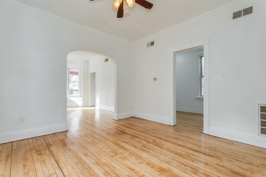 Building Photo - 8329 S Kingston Ave