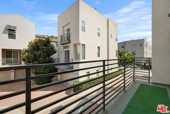 Building Photo - 6531 S Seabluff Dr