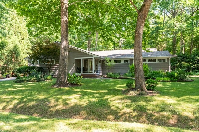 Building Photo - Prestine mid-century modern ranch minutes from Southpoint!- Application Pending