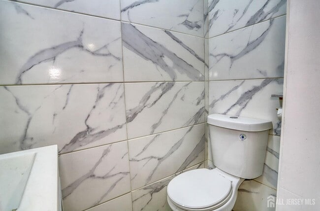 Building Photo - 9017 Riverside Pl