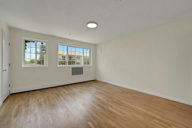 Building Photo - 3313 Rombouts Ave