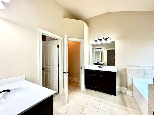Building Photo - 1040 Jardin Ct