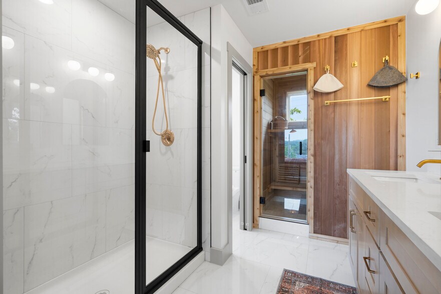 Building Photo - 530 Continental Dr