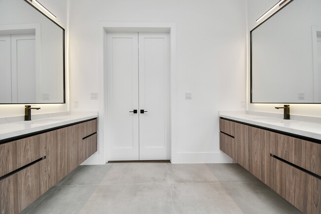 Building Photo - 5414 John Dreaper Dr