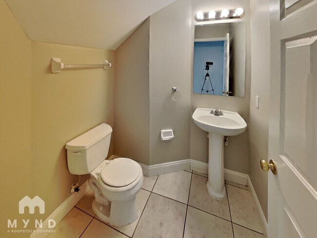 Building Photo - 12843 Longcrest Dr