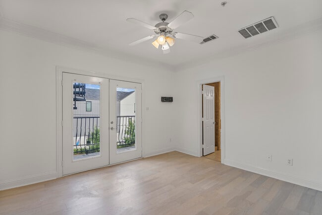 Building Photo - 5617 Lindell Ave