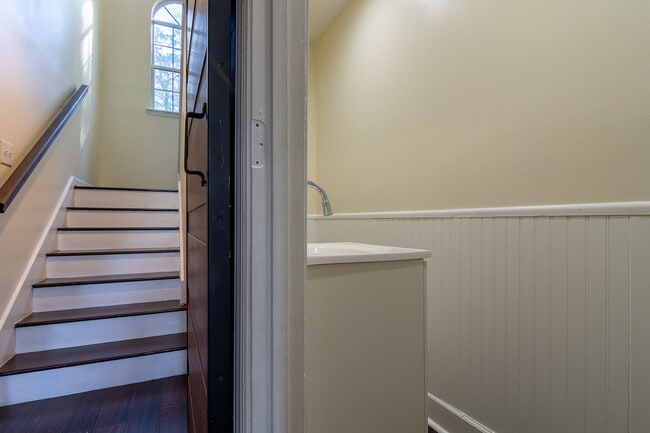 Building Photo - 1051 Waltons Ct