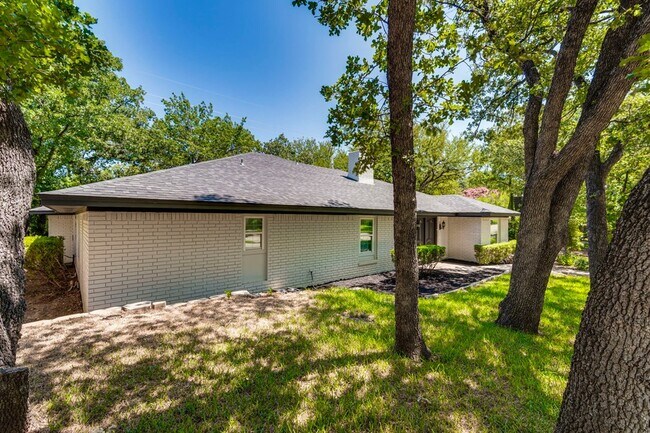 Building Photo - 3403 Sheffield Dr