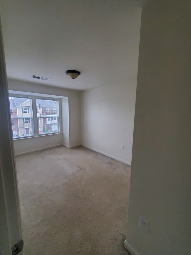 Building Photo - 14 Venetian Ct