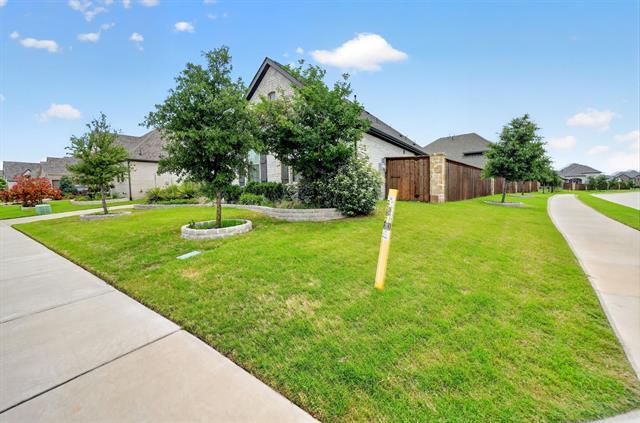 Building Photo - 525 Goose Lake Dr