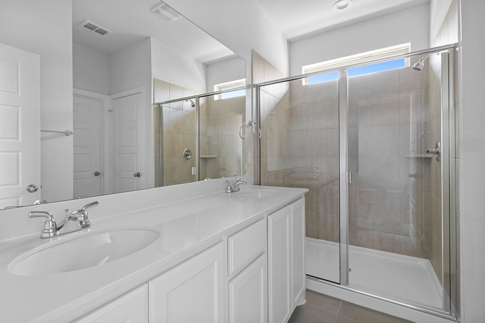Building Photo - 3308 Dahlia Dr
