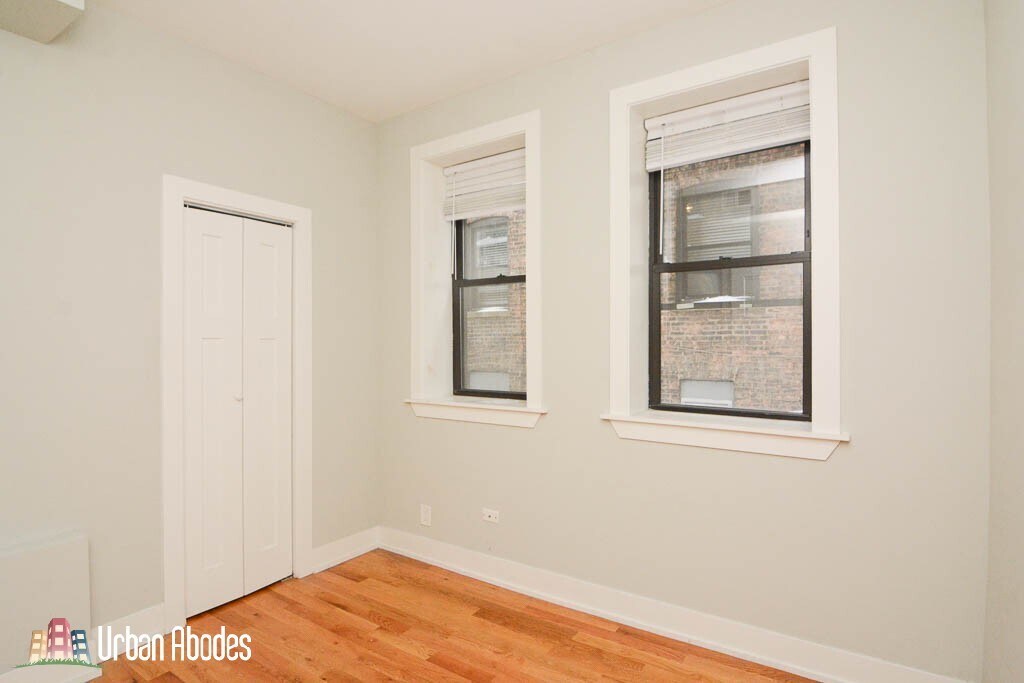 Building Photo - 629 W Oakdale Ave