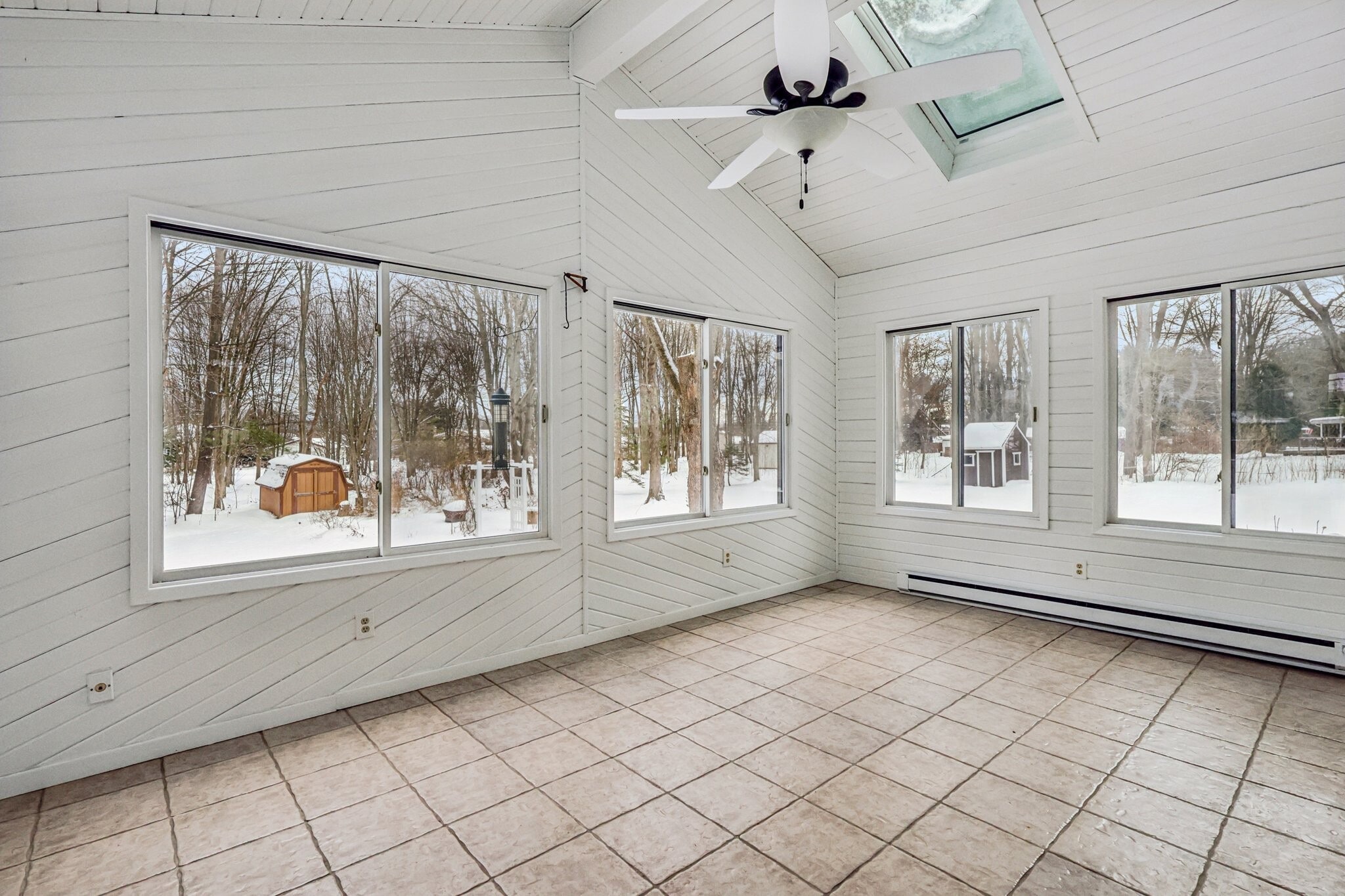 Building Photo - 6235 Sunnywood Dr