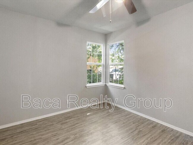 Building Photo - 3927 SE 10th Pl