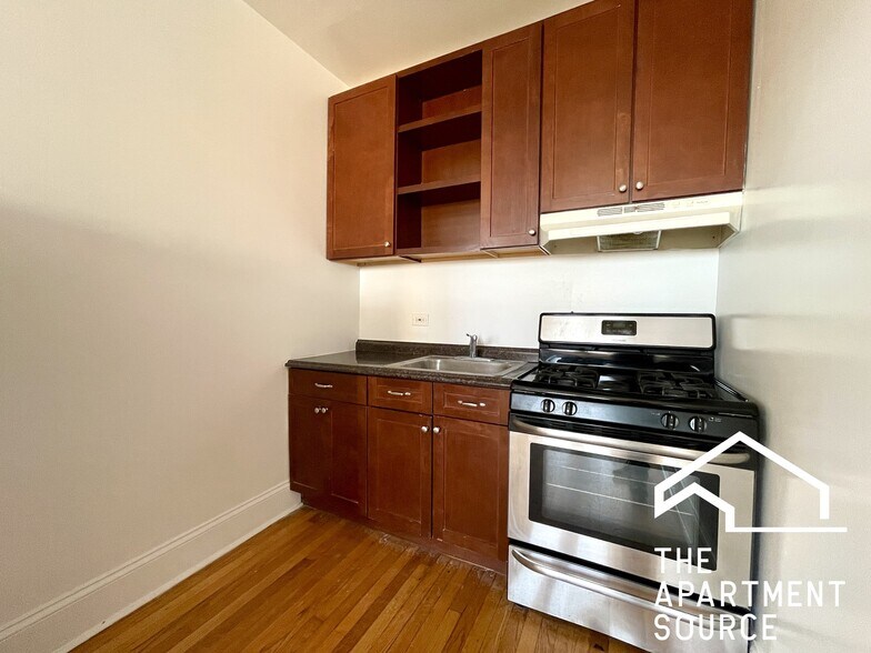 Building Photo - 2714 N Sawyer Ave