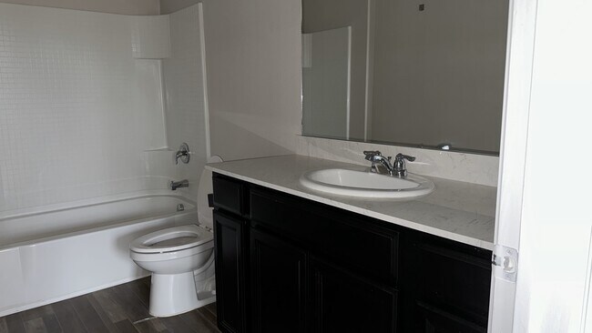 Building Photo - 421 Waterline Dr