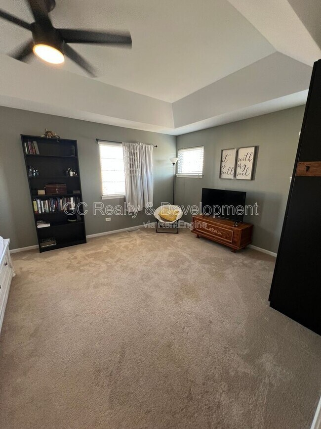 Building Photo - 112 Lakeshore Dr