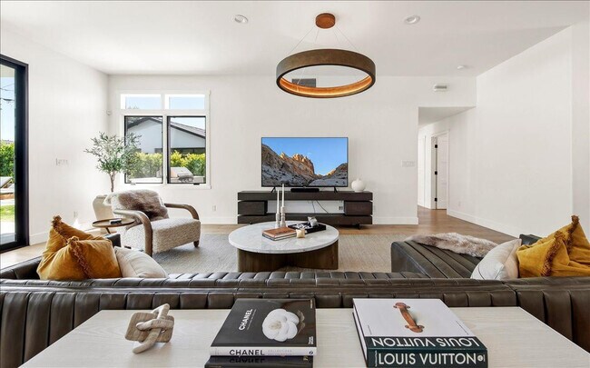 Building Photo - 3631 N 54th Ct