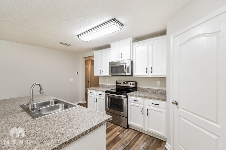 Building Photo - 11892 Carson Lake Dr W