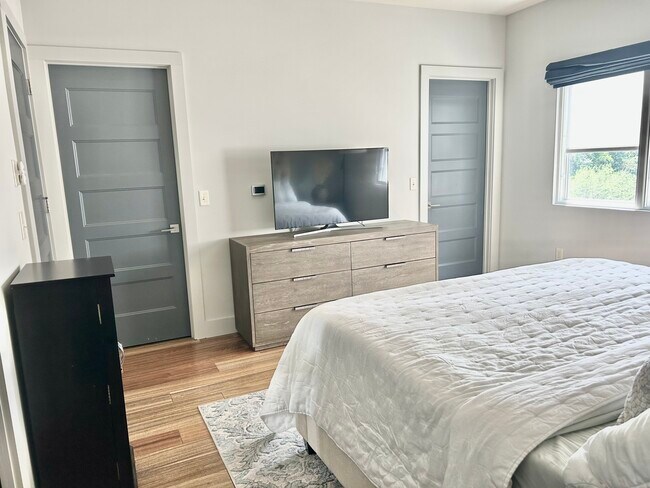 Building Photo - 1672 DeKalb Ave NE