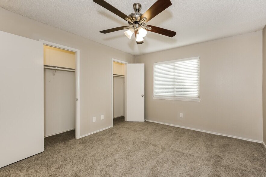 Building Photo - 6004 Cool Springs Dr